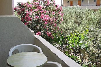 Voula Apartments Aegina Bagian luar foto