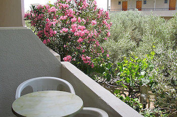 Voula Apartments Aegina Bagian luar foto